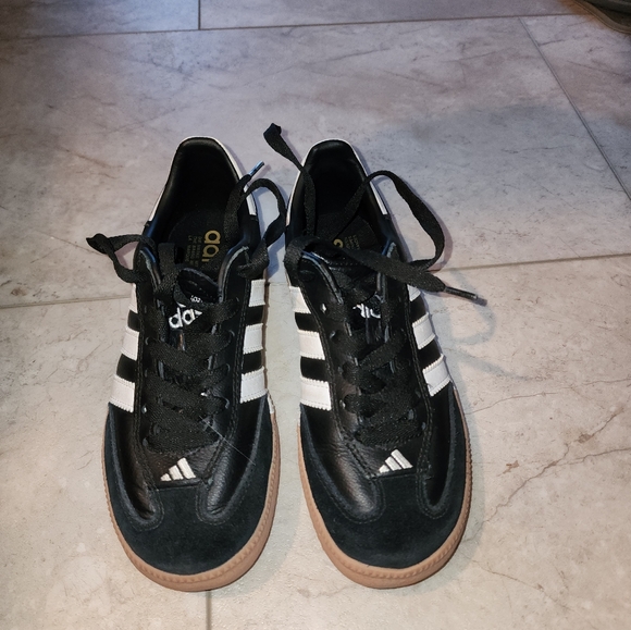 Kids Adidas Samba Shoes - Picture 1 of 3